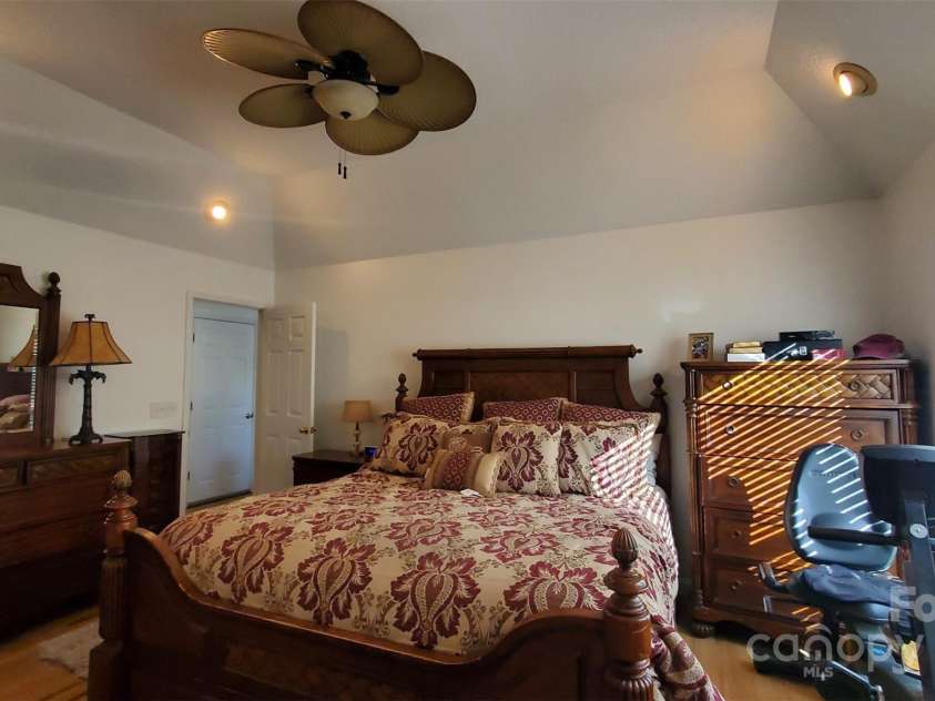 4000 Wilson Lane, Charlotte, NC 28206.  MLS# CAR4193914, YatesRealty ID 3880. 