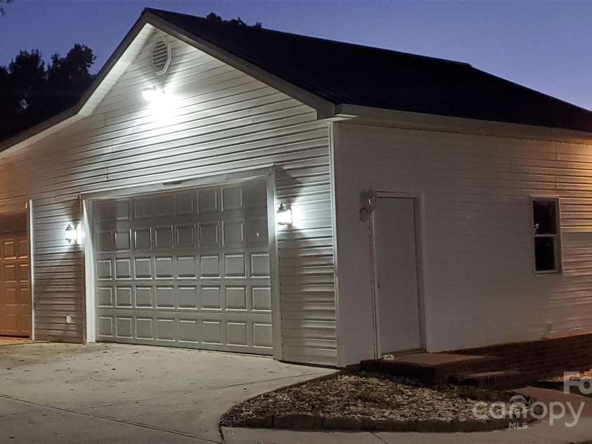 4000 Wilson Lane, Charlotte, NC 28206.  MLS# CAR4193914, YatesRealty ID 3880. 