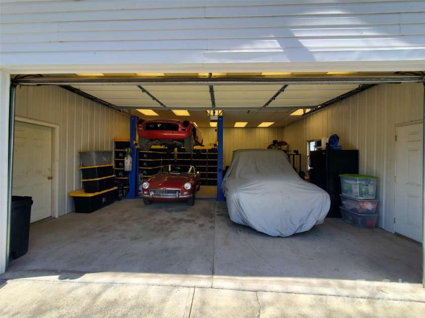 4000 Wilson Lane, Charlotte, NC 28206.  MLS# CAR4193914, YatesRealty ID 3880. 