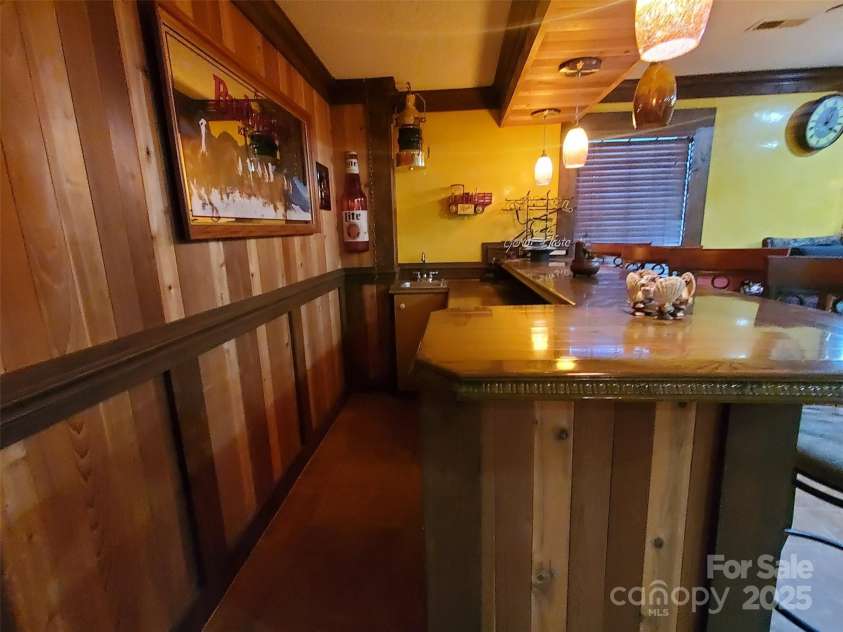 4000 Wilson Lane, Charlotte, NC 28206.  MLS# CAR4193914, YatesRealty ID 3880. 