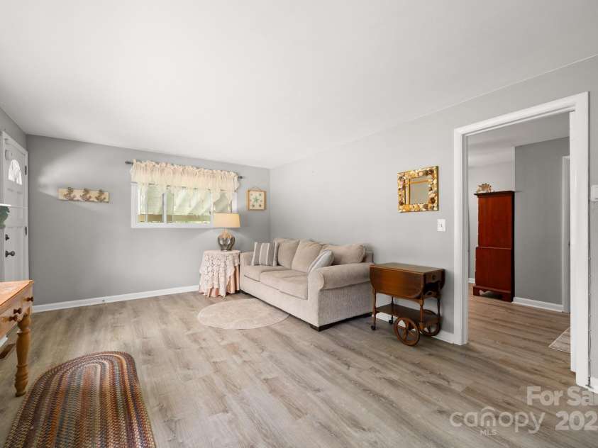 429 Brooklyn Avenue, Hendersonville, NC 28792.  MLS# CAR4289164, YatesRealty ID 3880. 2nd Living Quarters living