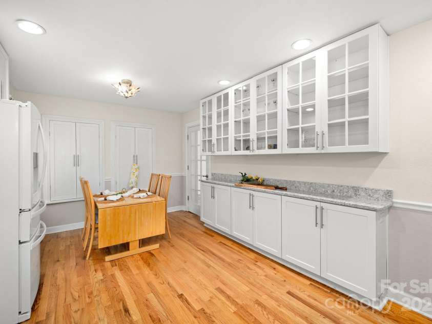 429 Brooklyn Avenue, Hendersonville, NC 28792.  MLS# CAR4289164, YatesRealty ID 3880. 