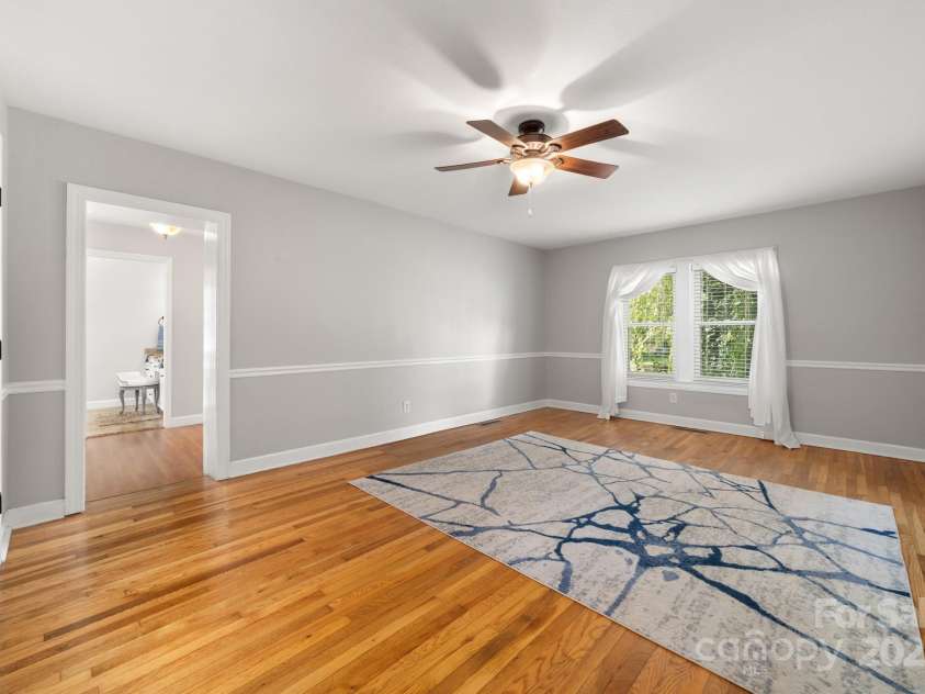 429 Brooklyn Avenue, Hendersonville, NC 28792.  MLS# CAR4289164, YatesRealty ID 3880. 