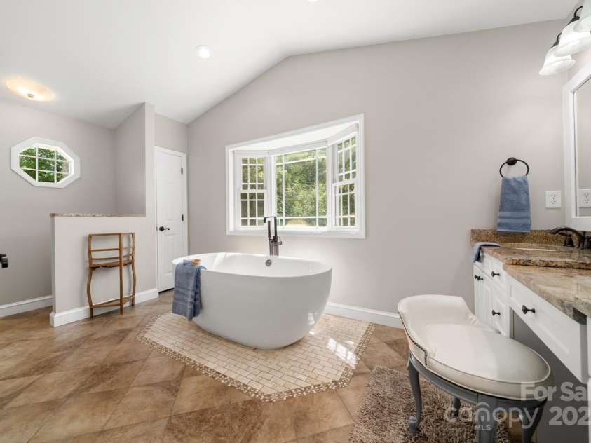 429 Brooklyn Avenue, Hendersonville, NC 28792.  MLS# CAR4289164, YatesRealty ID 3880. 