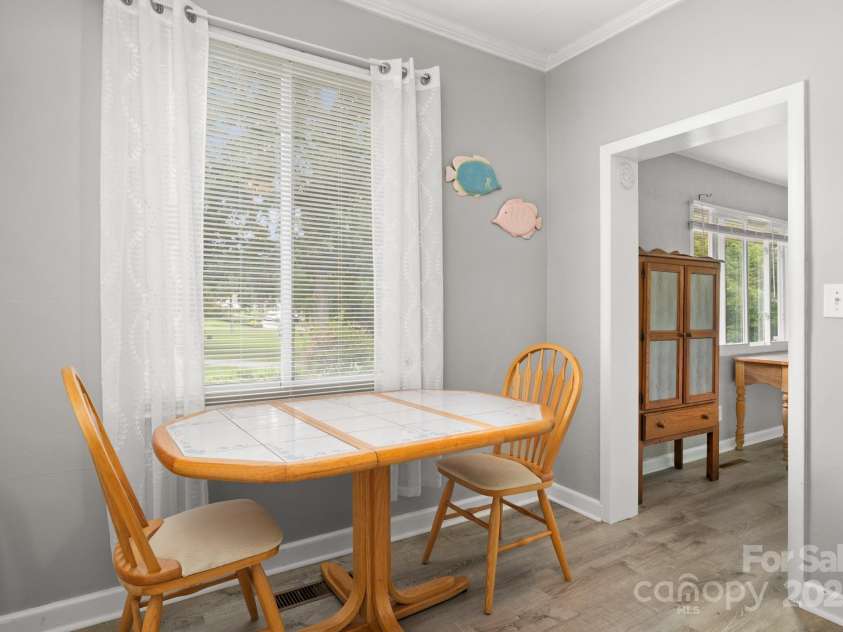 429 Brooklyn Avenue, Hendersonville, NC 28792.  MLS# CAR4289164, YatesRealty ID 3880. 