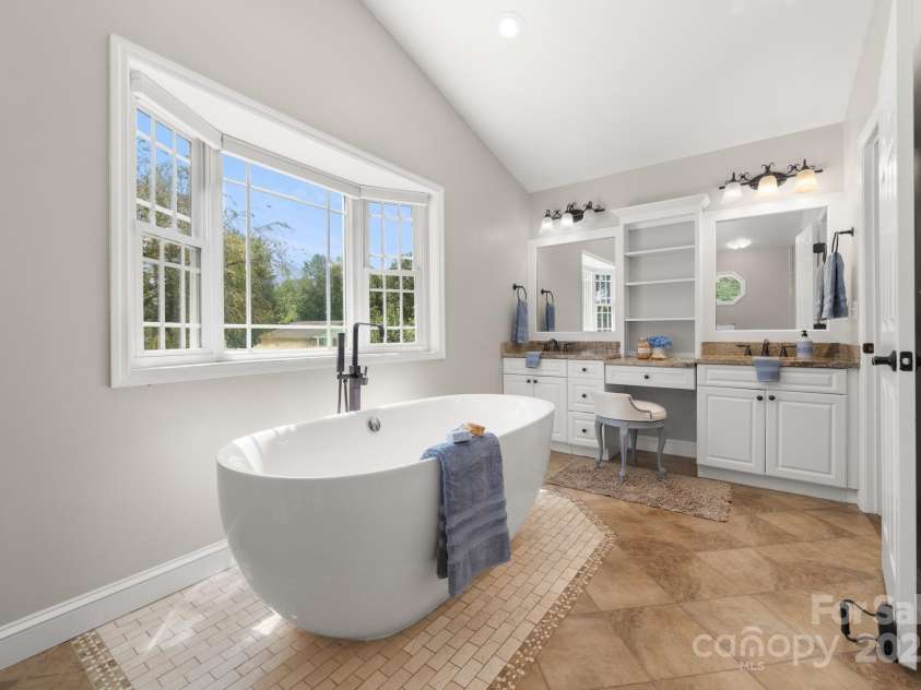 429 Brooklyn Avenue, Hendersonville, NC 28792.  MLS# CAR4289164, YatesRealty ID 3880. Primary Bathroom