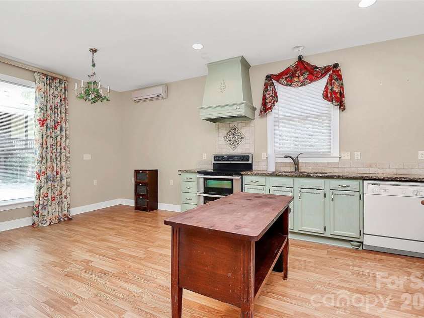 729 Lochaven Road, Waxhaw, NC 28173.  MLS# CAR4344762, YatesRealty ID 38801. 