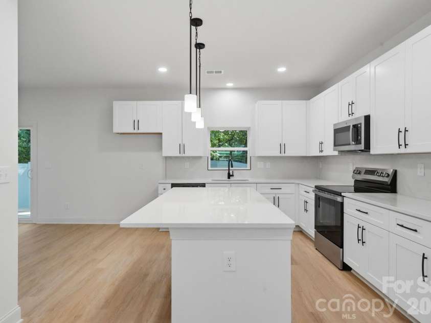 2829 Overlook Trail, Charlotte, NC 28212.  MLS# CAR4387645, YatesRealty ID 38802. 