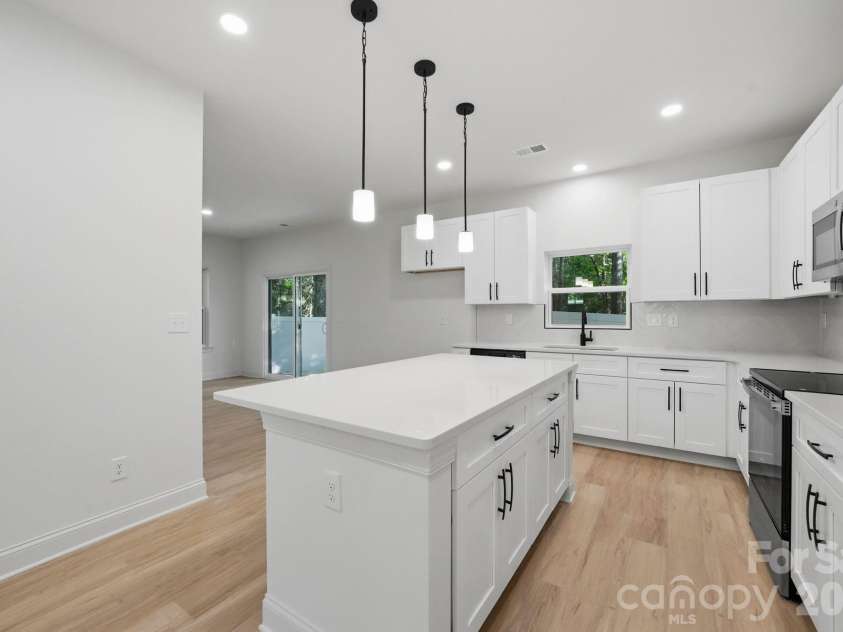 2829 Overlook Trail, Charlotte, NC 28212.  MLS# CAR4387645, YatesRealty ID 38802. 
