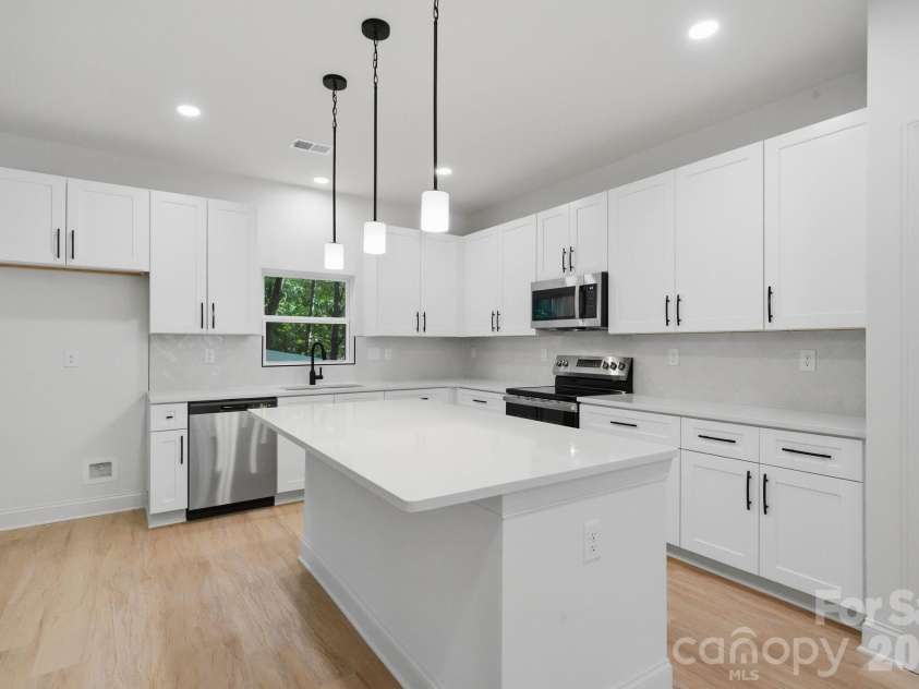 2829 Overlook Trail, Charlotte, NC 28212.  MLS# CAR4387645, YatesRealty ID 38802. 