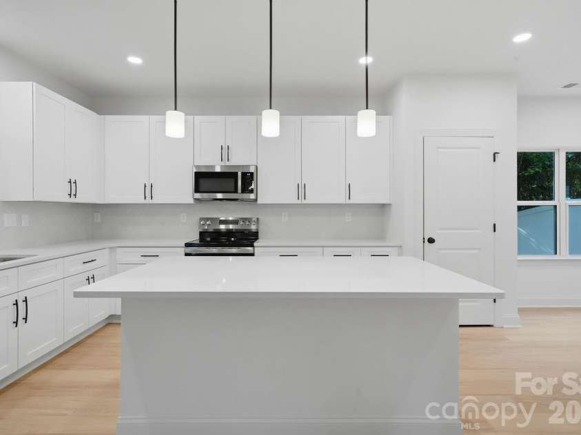 2829 Overlook Trail, Charlotte, NC 28212.  MLS# CAR4387645, YatesRealty ID 38802. 