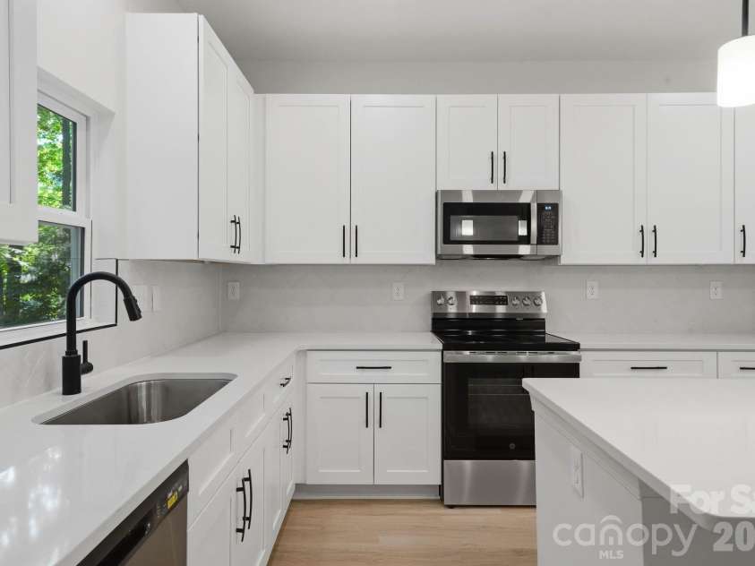 2829 Overlook Trail, Charlotte, NC 28212.  MLS# CAR4387645, YatesRealty ID 38802. 