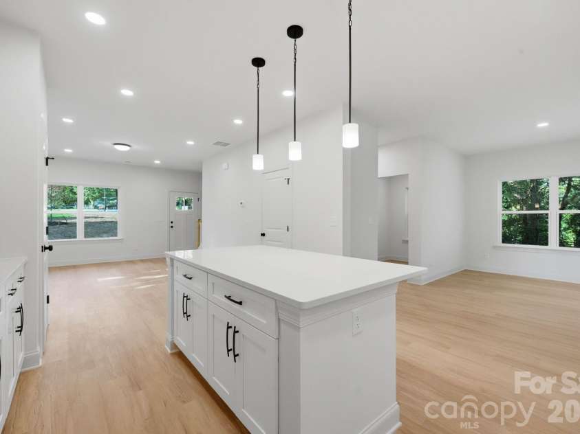 2829 Overlook Trail, Charlotte, NC 28212.  MLS# CAR4387645, YatesRealty ID 38802. 