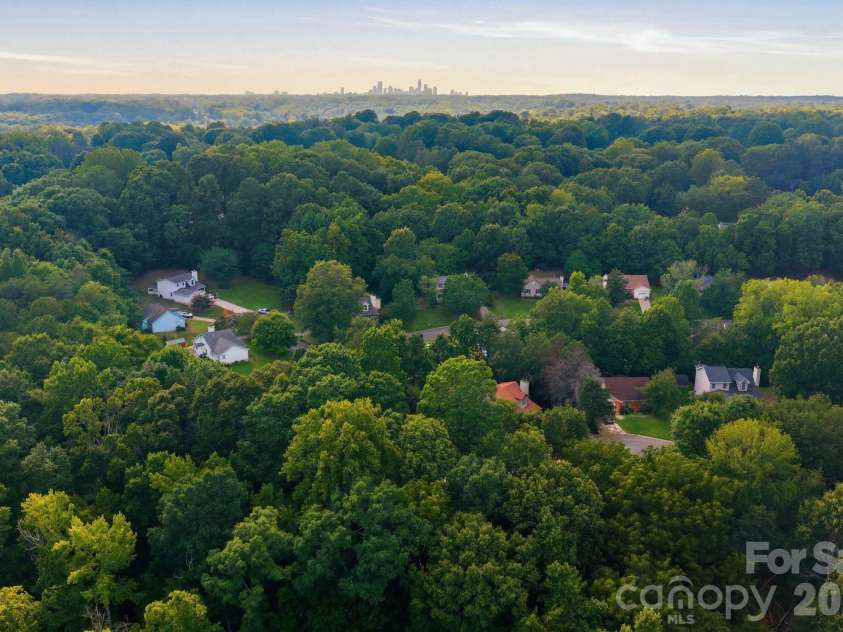 2829 Overlook Trail, Charlotte, NC 28212.  MLS# CAR4387645, YatesRealty ID 38802. 