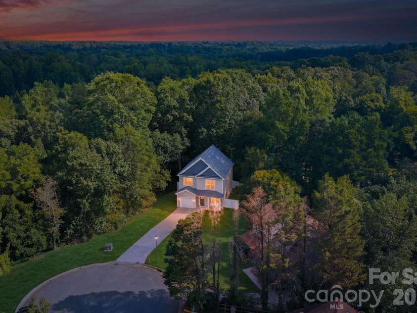 2829 Overlook Trail, Charlotte, NC 28212.  MLS# CAR4387645, YatesRealty ID 38802. 