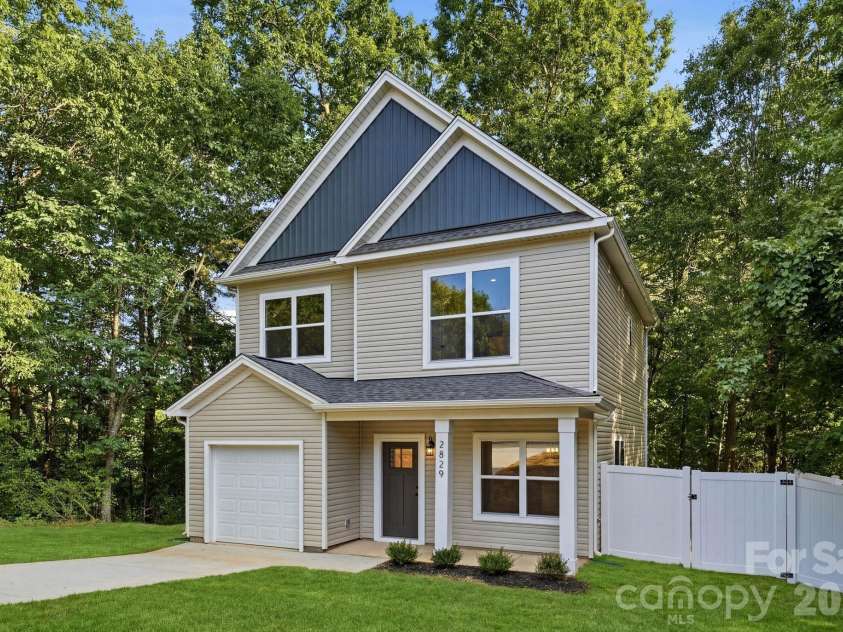 2829 Overlook Trail, Charlotte, NC 28212.  MLS# CAR4387645, YatesRealty ID 38802. 