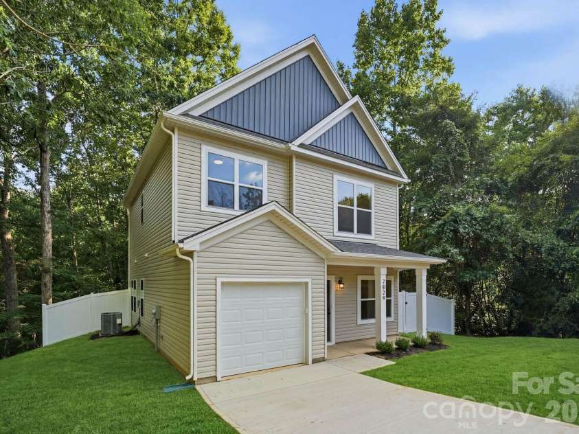 2829 Overlook Trail, Charlotte, NC 28212.  MLS# CAR4387645, YatesRealty ID 38802. 