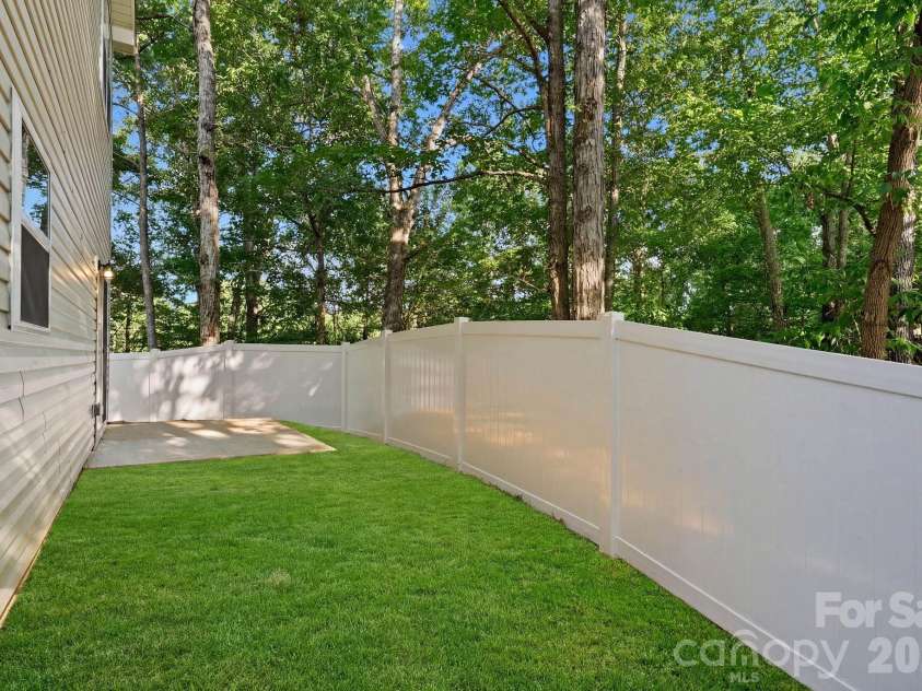 2829 Overlook Trail, Charlotte, NC 28212.  MLS# CAR4387645, YatesRealty ID 38802. Back Patio & Fenced Backyard