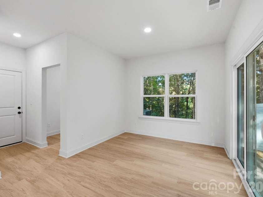 2829 Overlook Trail, Charlotte, NC 28212.  MLS# CAR4387645, YatesRealty ID 38802. Dining Room