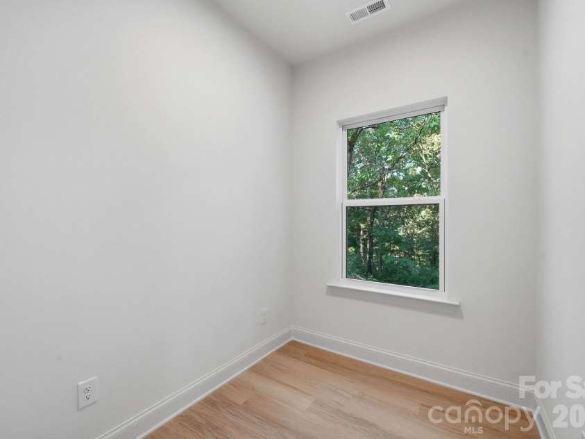 2829 Overlook Trail, Charlotte, NC 28212.  MLS# CAR4387645, YatesRealty ID 38802. Flex Space
