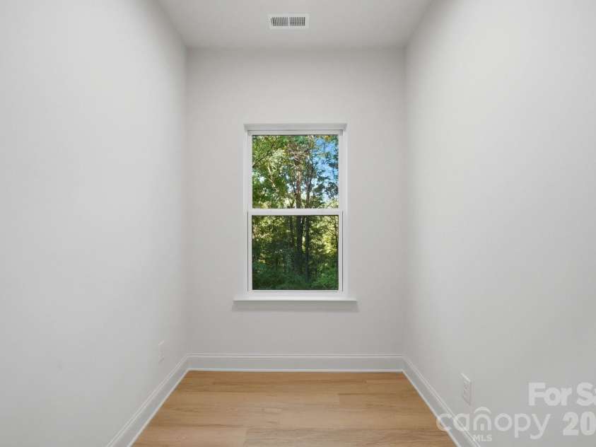 2829 Overlook Trail, Charlotte, NC 28212.  MLS# CAR4387645, YatesRealty ID 38802. Flex Space