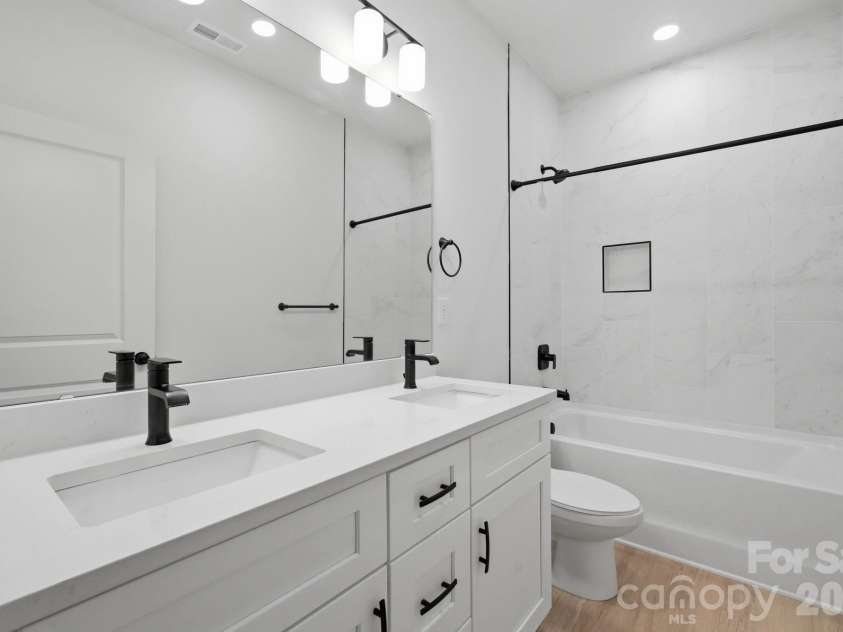 2829 Overlook Trail, Charlotte, NC 28212.  MLS# CAR4387645, YatesRealty ID 38802. Guest Bathroom