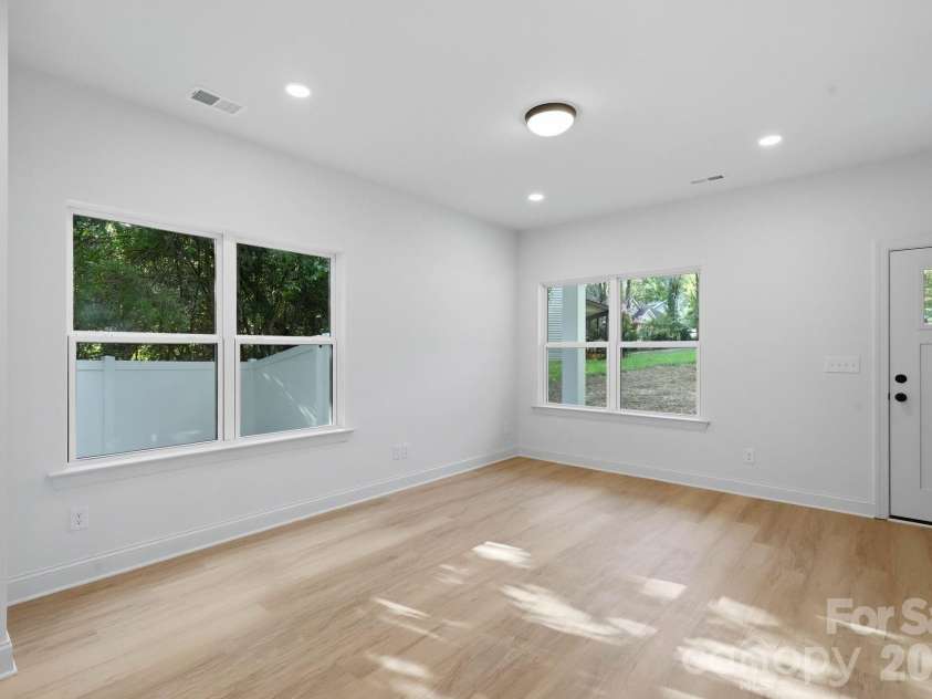 2829 Overlook Trail, Charlotte, NC 28212.  MLS# CAR4387645, YatesRealty ID 38802. Living Room & Front Entry