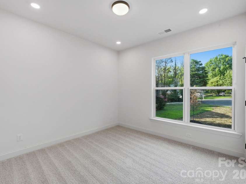 2829 Overlook Trail, Charlotte, NC 28212.  MLS# CAR4387645, YatesRealty ID 38802. Primary Bedroom