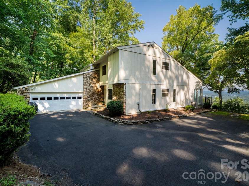 27 Walnut Drive, Mills River, NC 28759.  MLS# CAR4399398, YatesRealty ID 38803. 
