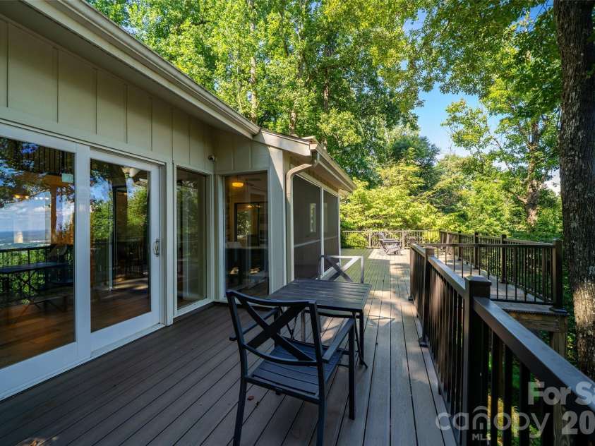 27 Walnut Drive, Mills River, NC 28759.  MLS# CAR4399398, YatesRealty ID 38803. 