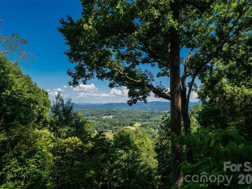 27 Walnut Drive, Mills River, NC 28759.  MLS# CAR4399398, YatesRealty ID 38803. 