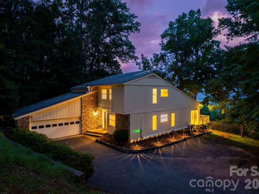 27 Walnut Drive, Mills River, NC 28759.  MLS# CAR4399398, YatesRealty ID 38803. 
