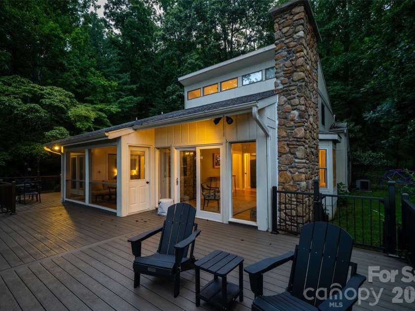 27 Walnut Drive, Mills River, NC 28759.  MLS# CAR4399398, YatesRealty ID 38803. 