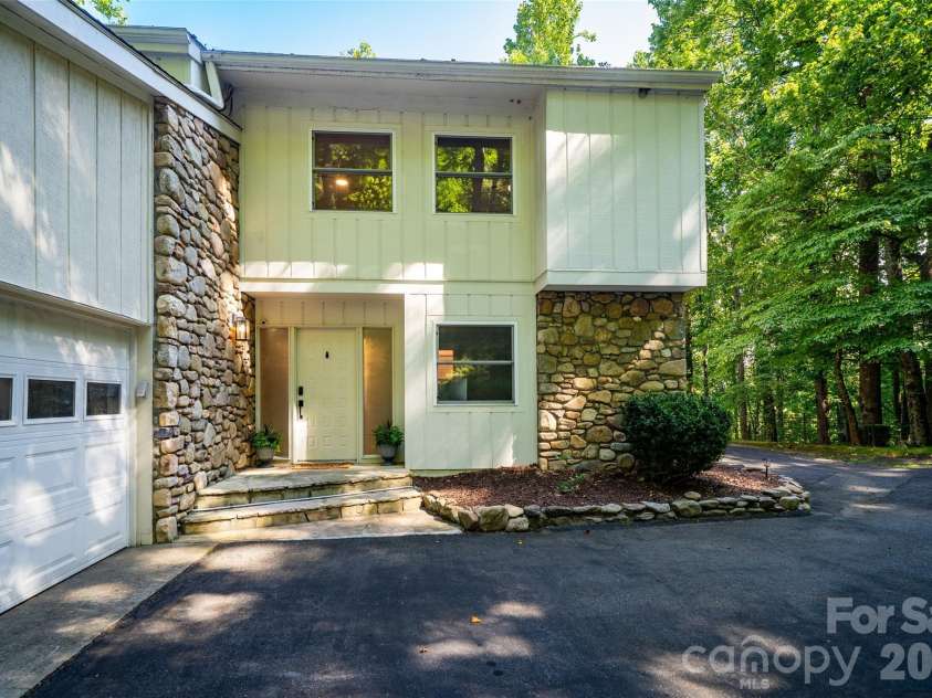 27 Walnut Drive, Mills River, NC 28759.  MLS# CAR4399398, YatesRealty ID 38803. 