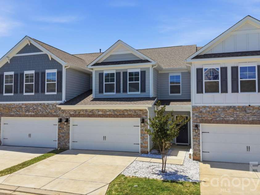 3911 Fairlady Lane, Fort Mill, SC 29707.  MLS# CAR4394136, YatesRealty ID 38805. 