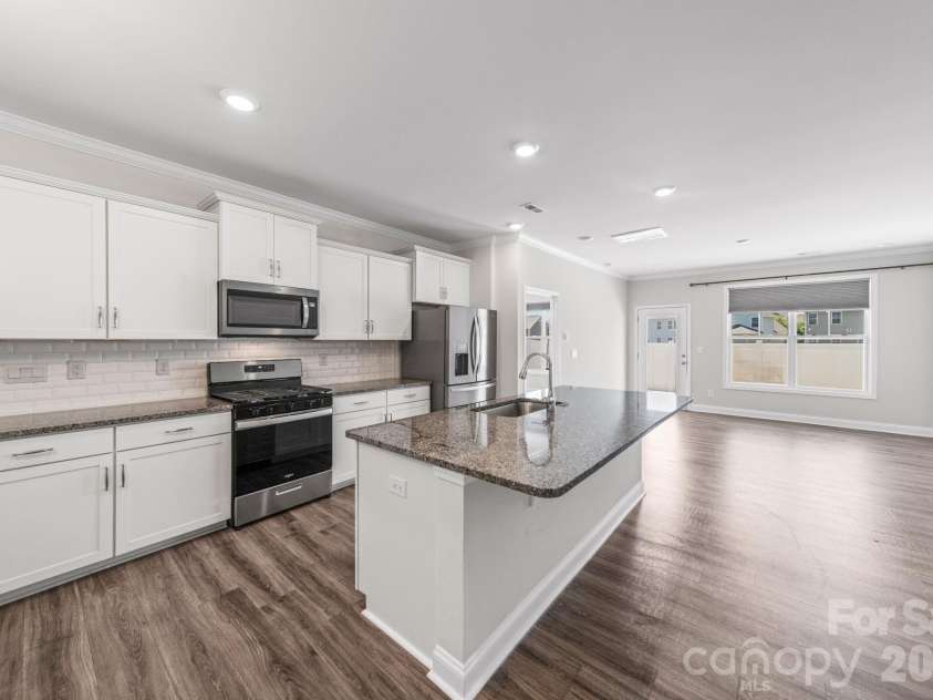 3911 Fairlady Lane, Fort Mill, SC 29707.  MLS# CAR4394136, YatesRealty ID 38805. Kitchen
