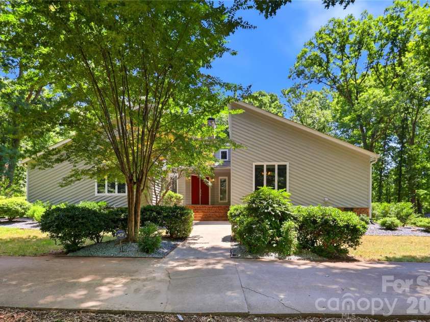 229 Cari Lane, Matthews, NC 28104.  MLS# CAR4401199, YatesRealty ID 38808. 