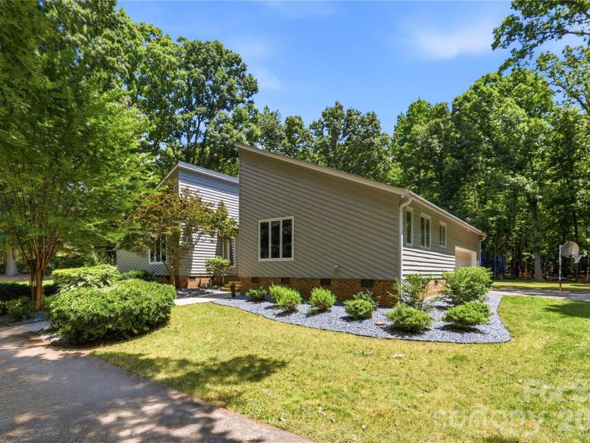 229 Cari Lane, Matthews, NC 28104.  MLS# CAR4401199, YatesRealty ID 38808. 