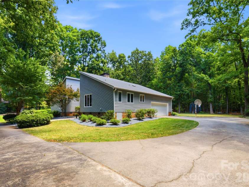 229 Cari Lane, Matthews, NC 28104.  MLS# CAR4401199, YatesRealty ID 38808. 