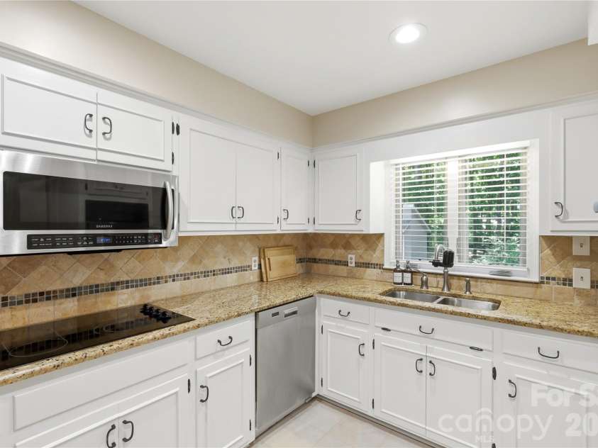 229 Cari Lane, Matthews, NC 28104.  MLS# CAR4401199, YatesRealty ID 38808. 