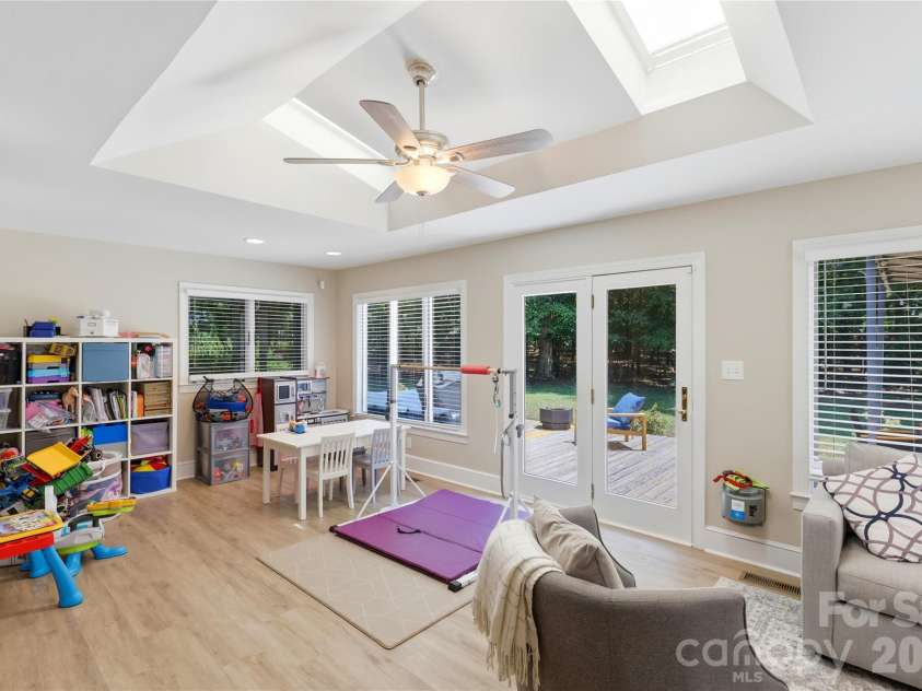 229 Cari Lane, Matthews, NC 28104.  MLS# CAR4401199, YatesRealty ID 38808. 