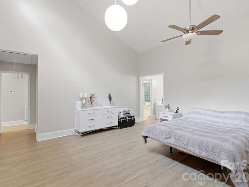 229 Cari Lane, Matthews, NC 28104.  MLS# CAR4401199, YatesRealty ID 38808. 