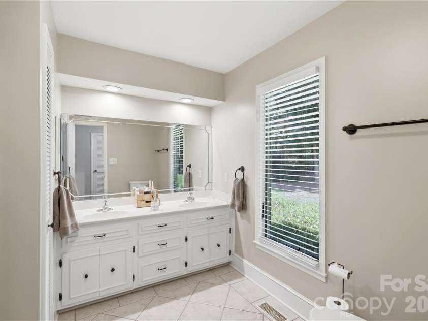 229 Cari Lane, Matthews, NC 28104.  MLS# CAR4401199, YatesRealty ID 38808. 