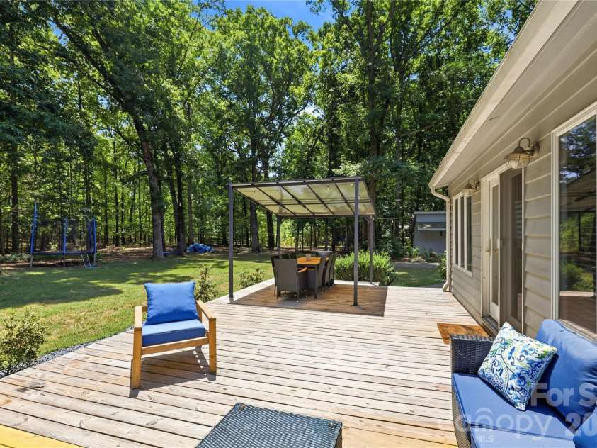 229 Cari Lane, Matthews, NC 28104.  MLS# CAR4401199, YatesRealty ID 38808. 