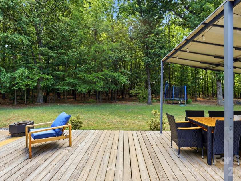229 Cari Lane, Matthews, NC 28104.  MLS# CAR4401199, YatesRealty ID 38808. 