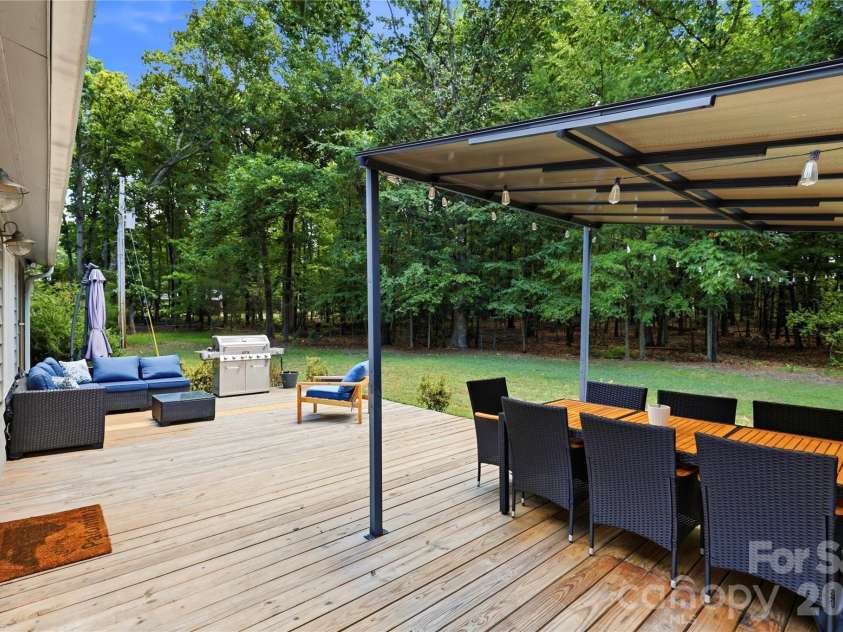 229 Cari Lane, Matthews, NC 28104.  MLS# CAR4401199, YatesRealty ID 38808. 