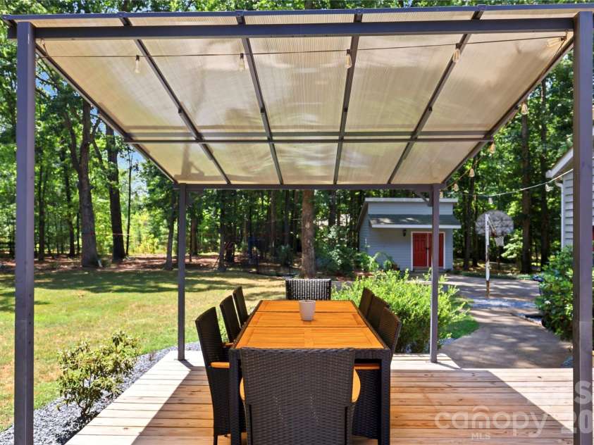 229 Cari Lane, Matthews, NC 28104.  MLS# CAR4401199, YatesRealty ID 38808. 