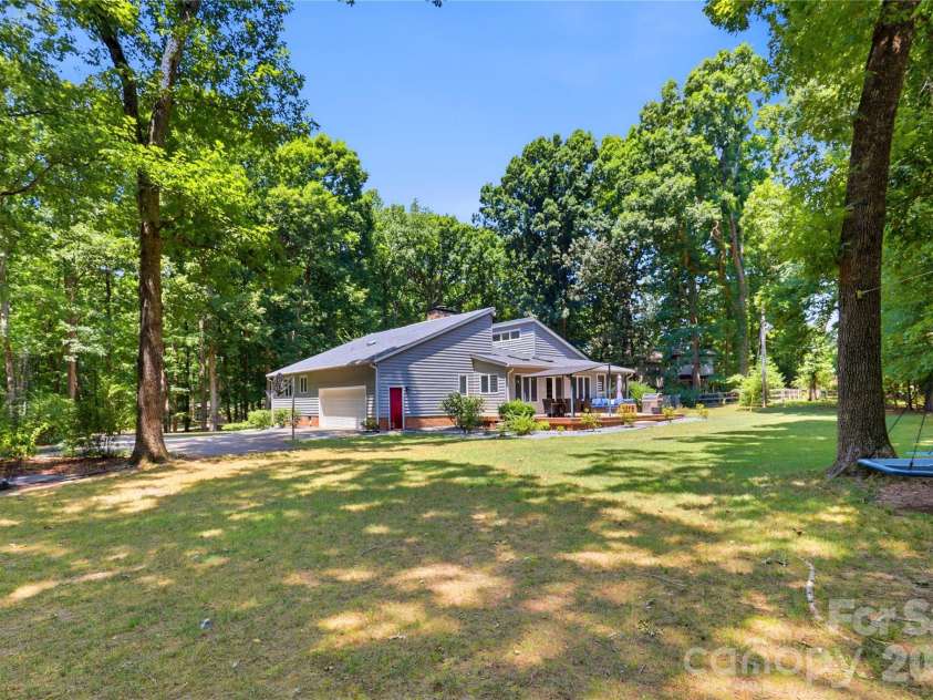 229 Cari Lane, Matthews, NC 28104.  MLS# CAR4401199, YatesRealty ID 38808. 