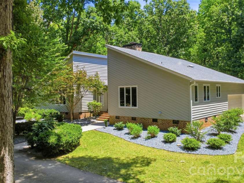 229 Cari Lane, Matthews, NC 28104.  MLS# CAR4401199, YatesRealty ID 38808. 