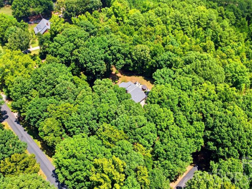229 Cari Lane, Matthews, NC 28104.  MLS# CAR4401199, YatesRealty ID 38808. 